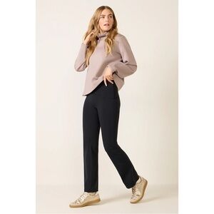 EUC Spanx Booty Boost Flare Leggings